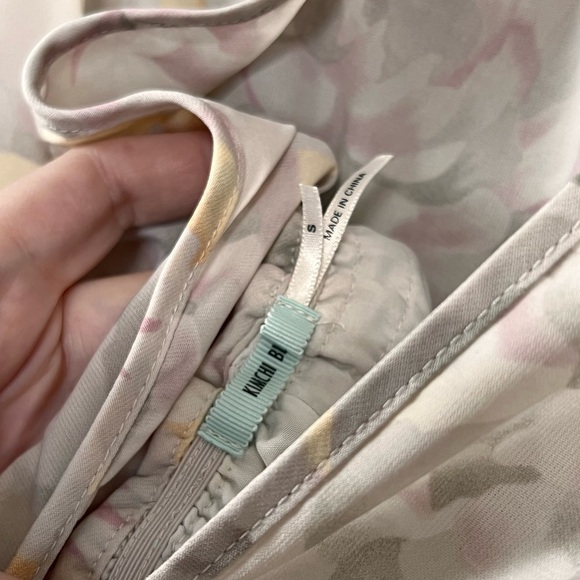 Urban Outfitters Kimchi Blue Tan Floral Open Back Romper size small - Picture 9 of 10